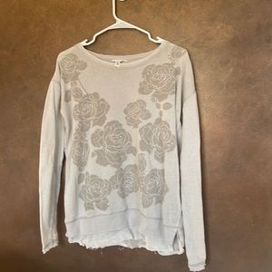 Aeropostale women’s gray sweater with floral design